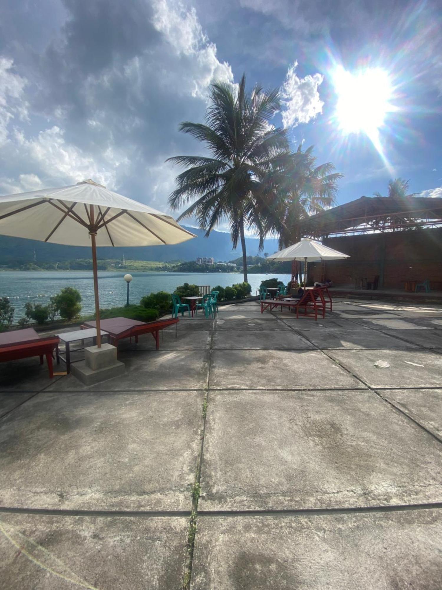 Vandu'S View Guest House & Restaurant Tuk Tuk Exterior foto